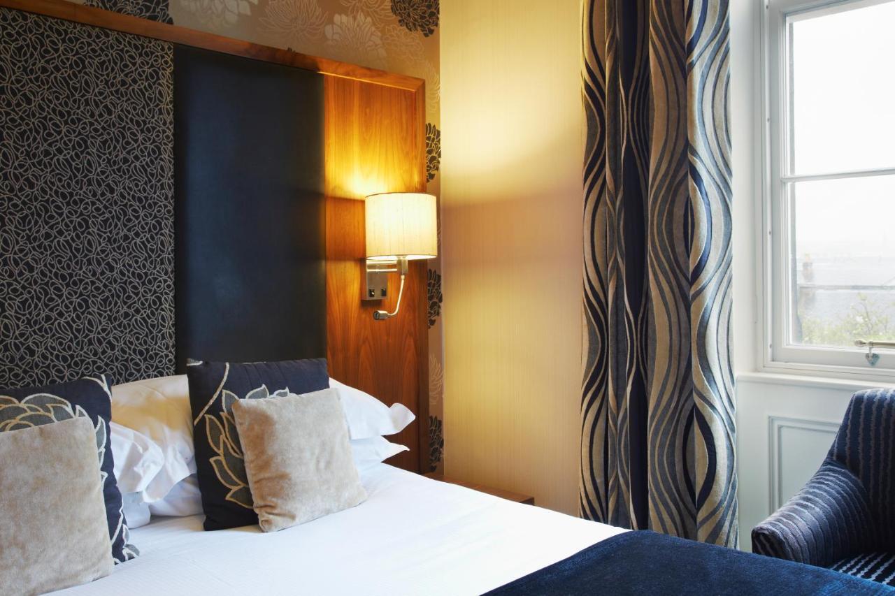邓斯坦之家酒店 爱丁堡 外观 照片 A bedroom at the hotel