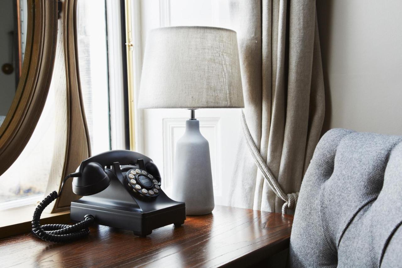 邓斯坦之家酒店 爱丁堡 外观 照片 A telephone with a rotary dial